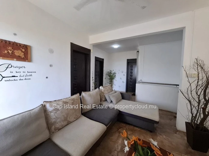 À vendre – Élégante maison familiale située à seulement 200 mètres du prestigieux Grand Baie Business Quarter (GBBQ),...