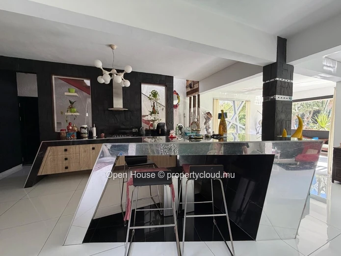 Villa 4 chambres de 365 m² à vendre à Balaclava avec jardin