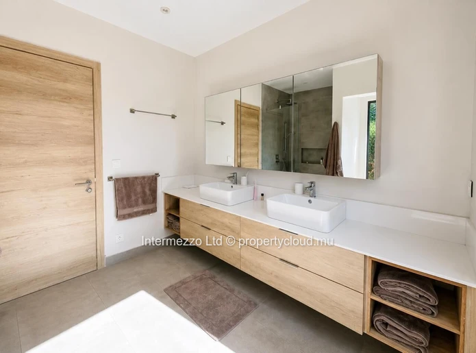 Villa PDS 4 Chambres en Suite à Grand Baie – Piscine, Terrasse, Gazebo – €