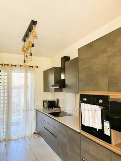 Modern 3-bedroom ground-floor apartment, fully equipped – Secure residence with swimming pool