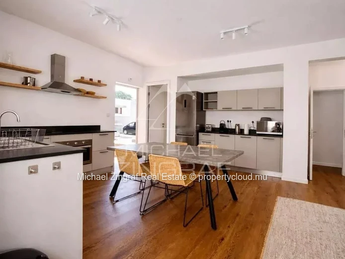 Duplex 3 Chambres à Rivière Noire - Un Art de Vivre Moderne avec Piscine Privée