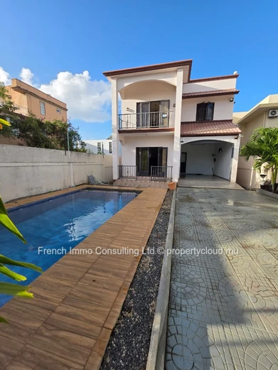 Villa 4 chambres plus jardin et piscine a pereybere