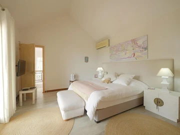 5 Bedroom Villa