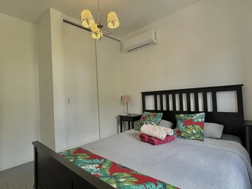 6 Bedroom House