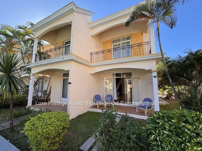 Townhouse Entièrement Rénové de 2 Chambres à Louer à Mont Choisy | À 2 Minutes à Pied de la Plage avec Piscine Commune