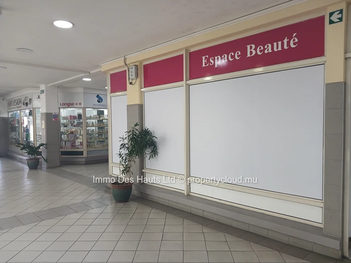 commercial outlet for sale  Curepipe 