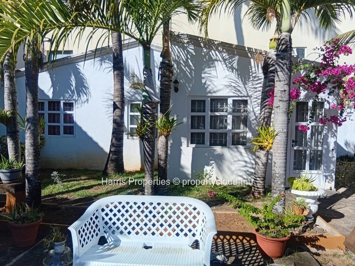 For Sale: Individual freehold beachfront house in Baie du Tombeau