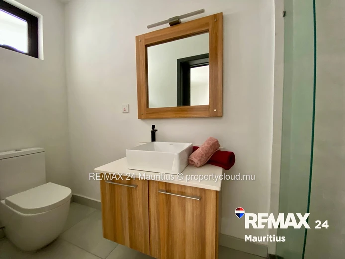 Stylish 3-Bedroom Apartment in the Heart of Tamarin