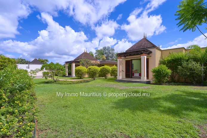 High-End Villa on Tamarina Golf Course – Exclusive Estate