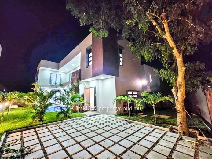 For Sale: Brand New 4 Bedrooms Villa In Pereybere
