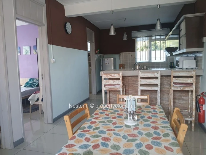Charming ground floor triplex apartment in Vacoas with 2 bedrooms, American kitchen, balcony, and close to shops and ...