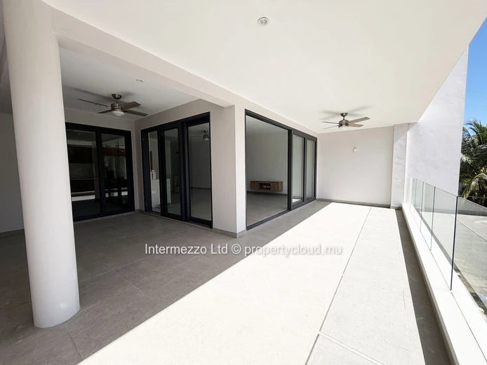 Appartement 3 chambres 147m² à Péreybère – 590 000€ | Livraison imminente | Plage privée à pied | Finitions haut de g...