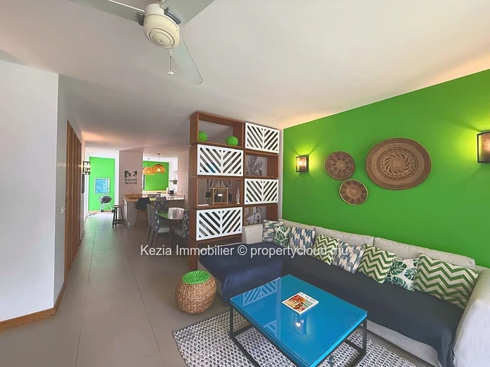 Furnished Triplex A Stone's Throw From The Lagoon