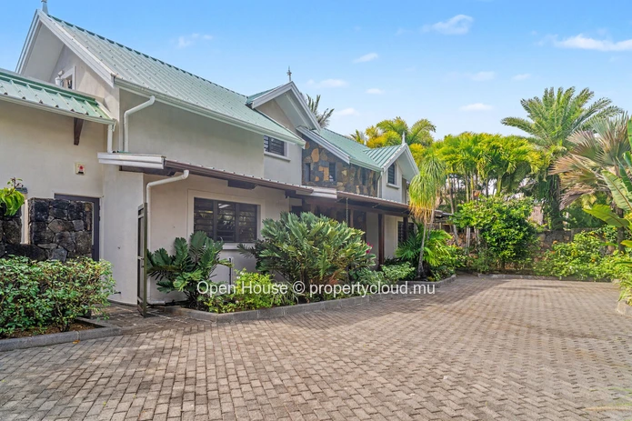 4-bedroom villa with swimming pool for sale in Poste de Flacq