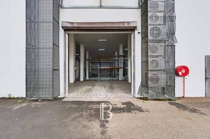 RICHE TERRE - Entrepôt - 414 m²