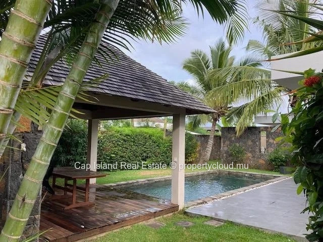 Grand Baie – Élégante villa de 4 ch avec piscine en roche volcanique