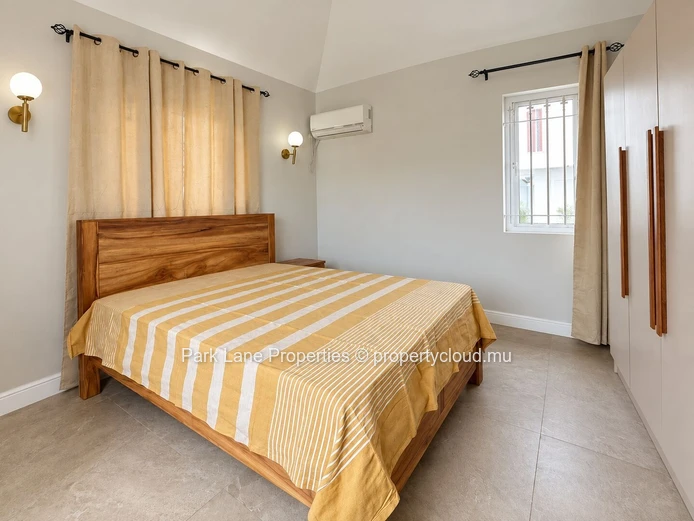 Spacious 4 bedroom family home for rent with pool and garden