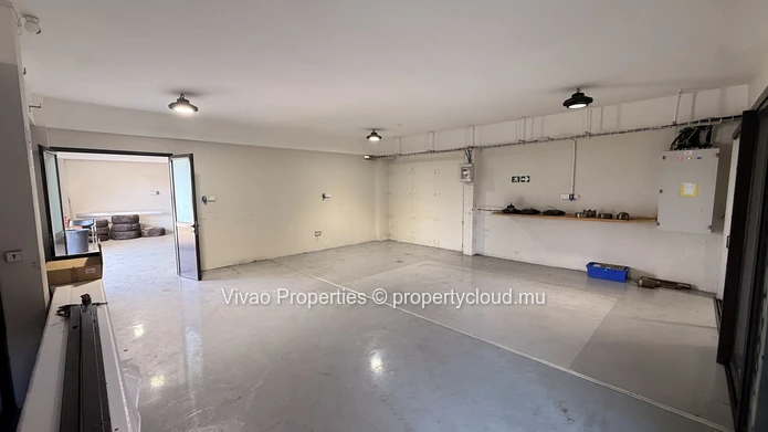 Bâtiment industriel de 1 600 m² à louer à Phoenix – Rs 450 000/mois