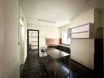 25 Bedroom Hotel