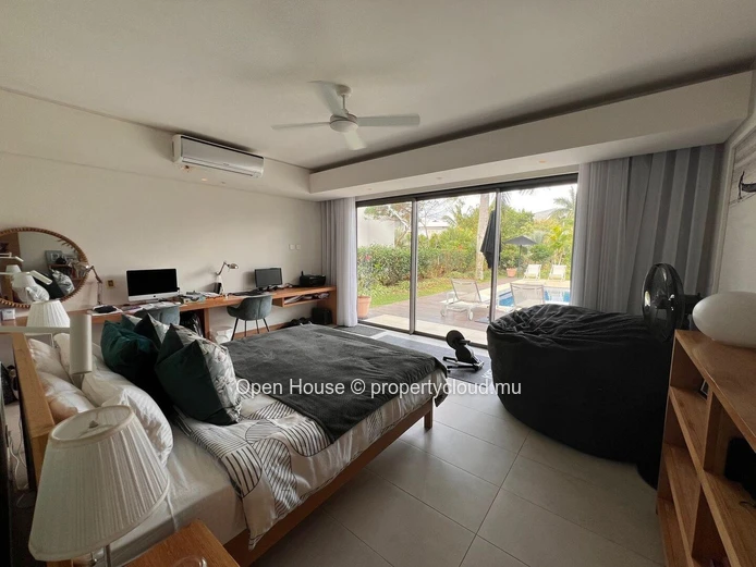 Villa de 485m2 au coeur du domaine de Mon Choisy, Golf, piscine, salle de sport, centre équestre, accès à la plage. 4...