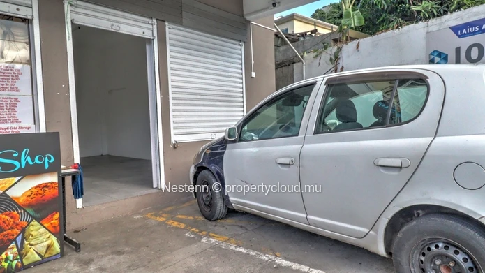 15.99 m² commercial space 