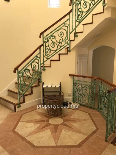 MELVILLE - Exceptional villa for rent with 4 bedrooms. – A haven of peace just steps from the beach