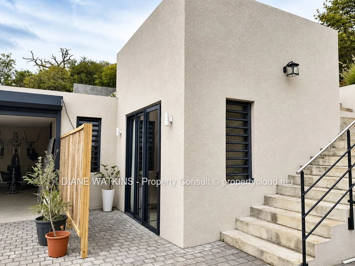 Studio contemporain de 60 m² à louer à Petite Rivière Noire