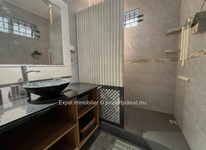 Villa 3 Chambres Avec Piscine, Garage Et Beaux Volumes – Péreybère