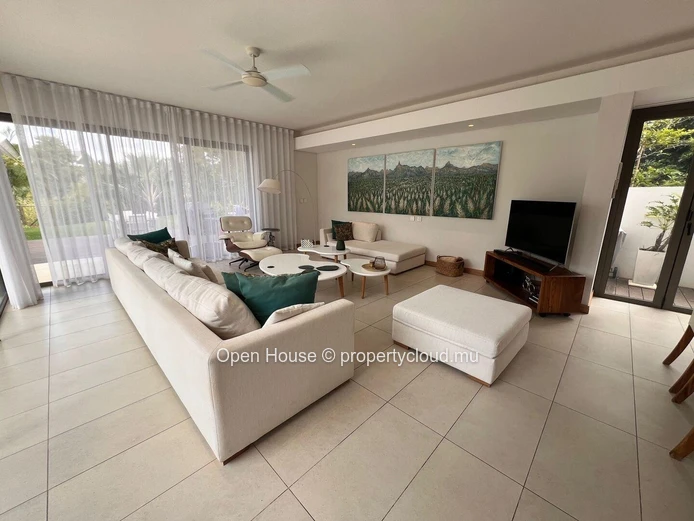 Villa de 485m2 au coeur du domaine de Mon Choisy, Golf, piscine, salle de sport, centre équestre, accès à la plage. 4...