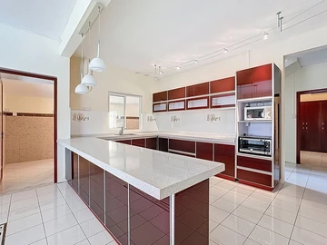10 Bedroom House