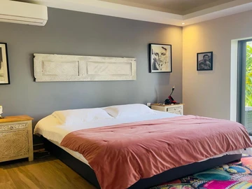 6 Bedroom Villa