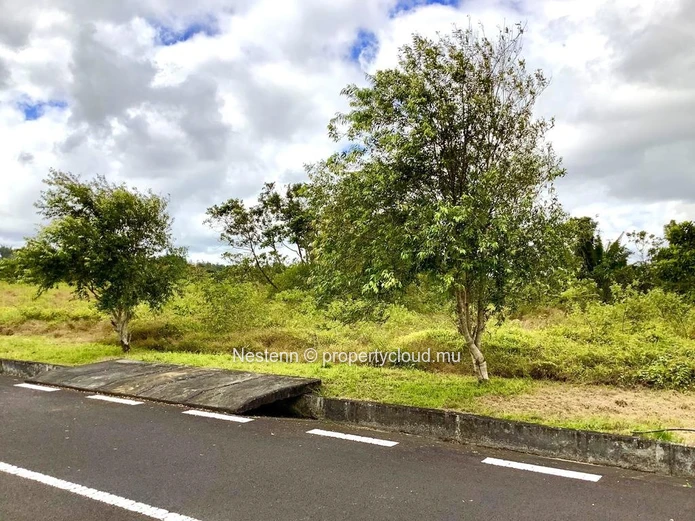 Residential land of 2293 m2 on golf course with sea and mountain views