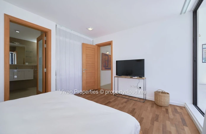 Luxury Penthouse with Stunning Views and Amenities in Mon Choisy - 158m², 3 en-suite Bedrooms, Communal Pool - 525 000€!