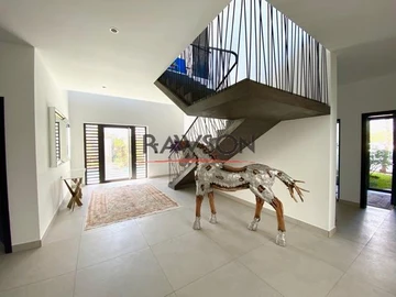 4 Bedroom Villa