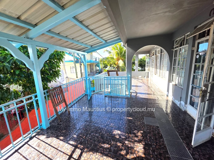 Maison de 5 chambres à vendre à Grand Baie – à 80 mètres de la mer
