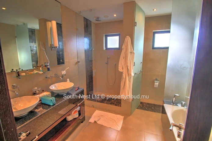 Luxury 3-Bedroom Sea View Apartment in Prestigious Golf Estate