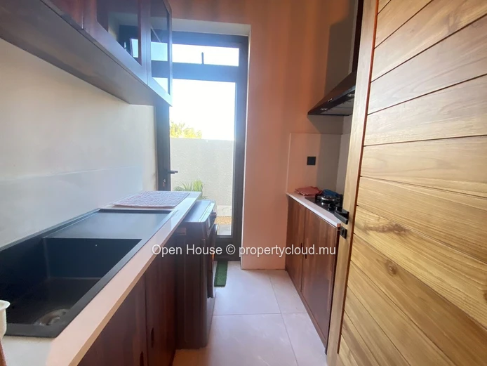 For rent - New fully furnished villa - 4 en-suite bedrooms - swimming pool - garage - near the sea - Trou aux Biches