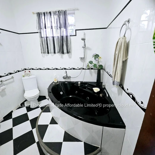 House In Henrietta , 4 Bedrooms