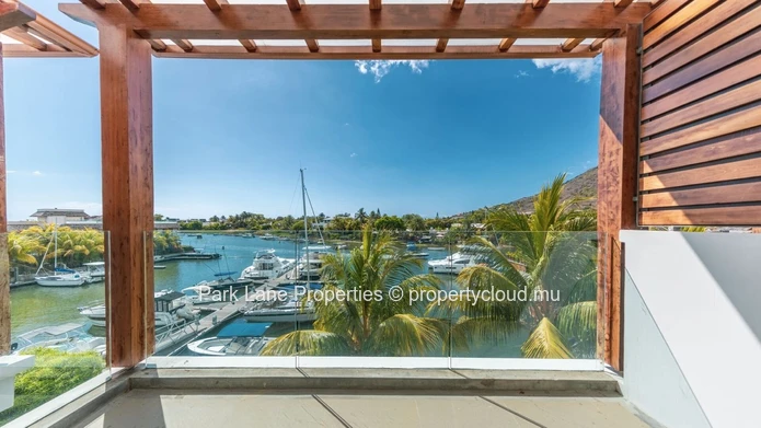 Penthouse RES sur la marina!