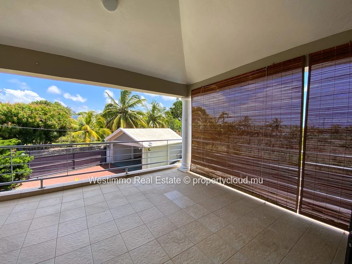 Appartement meublé de 3 chambres avec terrasse à louer à Grand Gaube, île Maurice