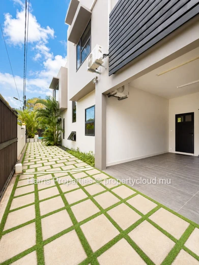 Belle Villa Individuelle Avec Piscine Privée À Vendre – Chemin 20 Pieds, Grand Baie