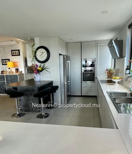 Beautiful 3 bedroom en suite penthouse ideally located next to the beach