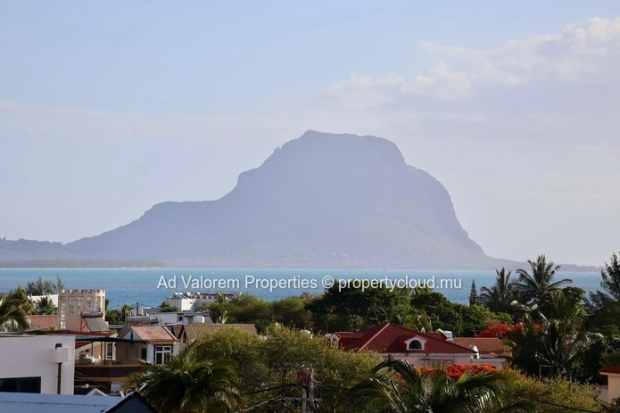 Superbe Penthouse Meublé à Louer à Black River – 150 m² (Mandat exclusif)