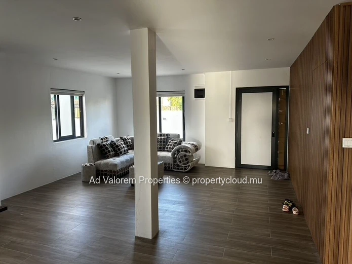 FOR SALE | Beautiful Fully Renovated House with Swimming Pool and Sea View – Flic-en-Flac