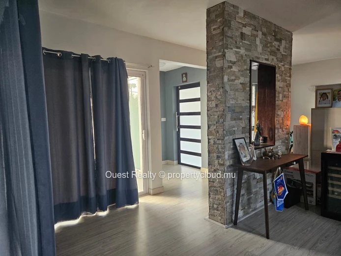 Villa 3 Chambres avec Piscine Privée & Jardin – Albion
