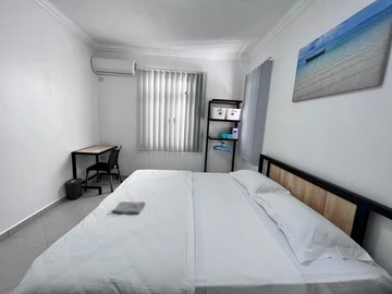 6 Bedroom Apartment