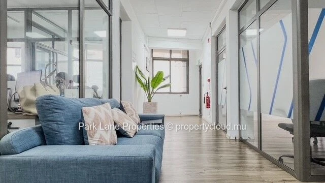 High exposure commercial building in the heart of Quatre Bornes – Exceptional visibility 