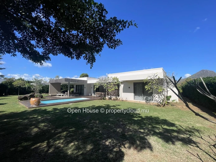 Villa contemporaine à louer, 4 chambres, piscine, accès golf.
