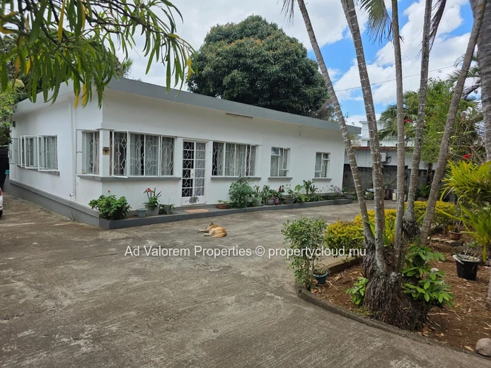 À VENDRE – Maison de plain-pied 210 m² avec grand terrain (773 m²)