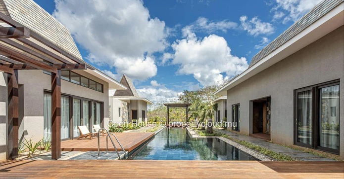 VILLA PDS à vendre à Balaclava, 473m² sur 1671m² terrain, piscine, accessibles aux étrangers.